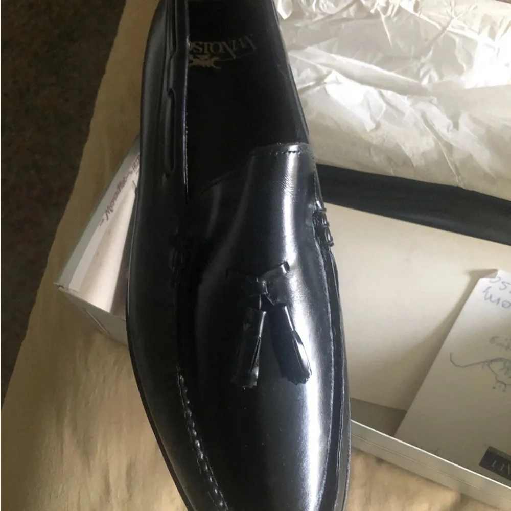 Bostonian Men's Black Leather Tassel Slip-On Loafers